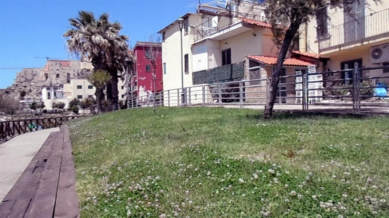 Valerio'S Flat Apartment Pozzuoli Exterior photo